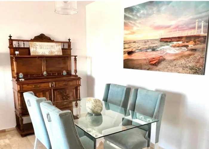 - Alicate Beachfront Apartment- 8 Апартаменты *